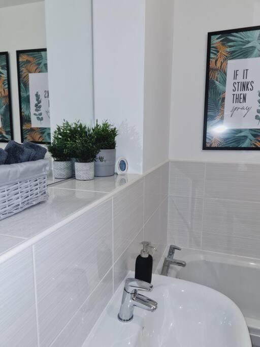 Stylish 2 Bedroom Apartment / Free Gated Parking Glasgow Exteriér fotografie