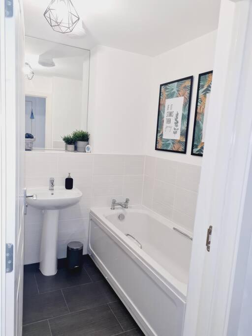 Stylish 2 Bedroom Apartment / Free Gated Parking Glasgow Exteriér fotografie